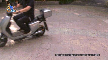 DƬ